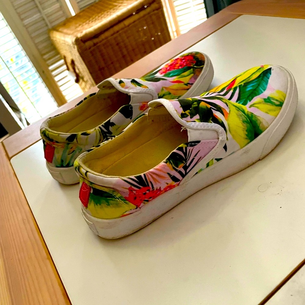Bucketfeet “Paradise in the Jungle”- Size 5